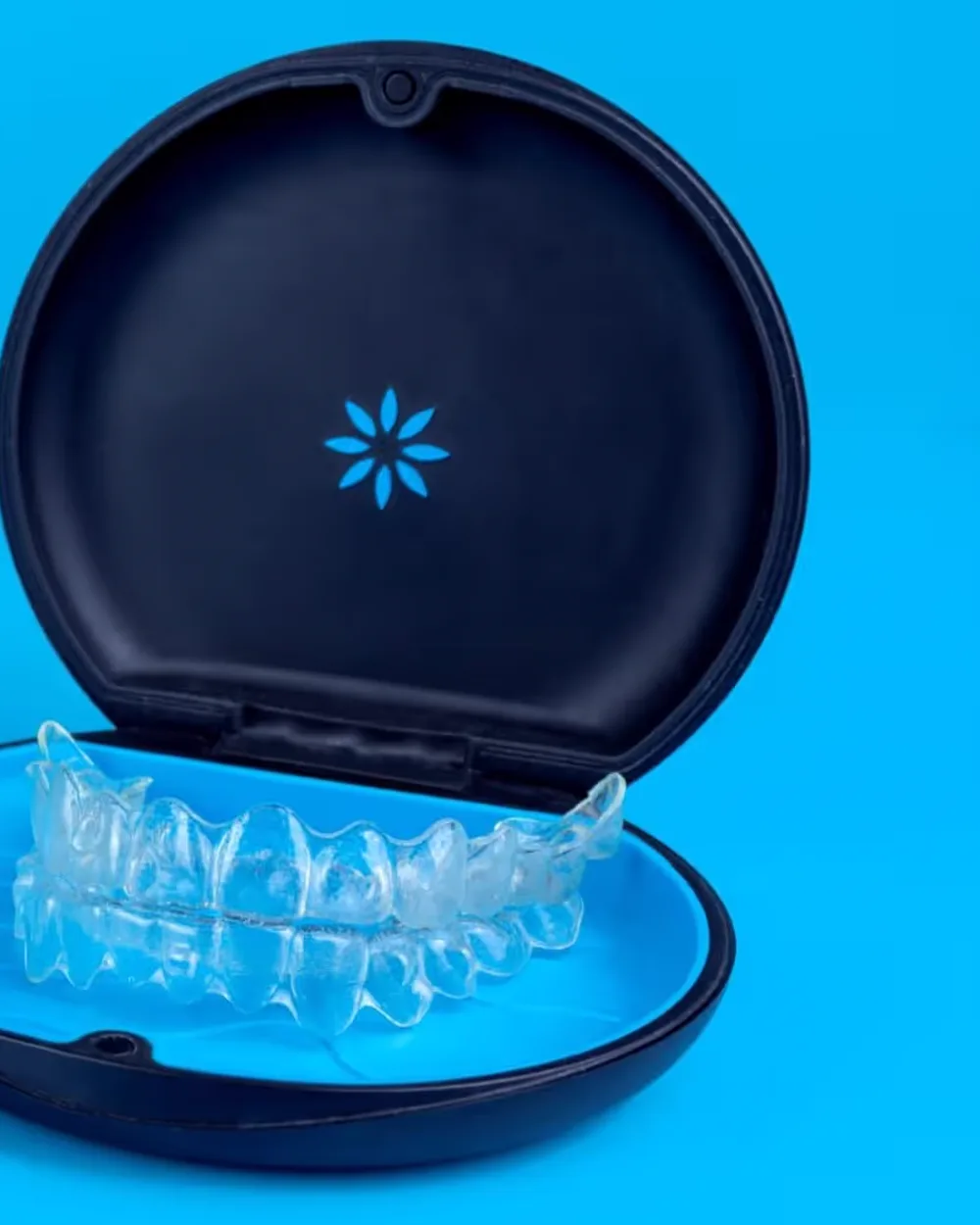 Boîtier et gouttière Invisalign